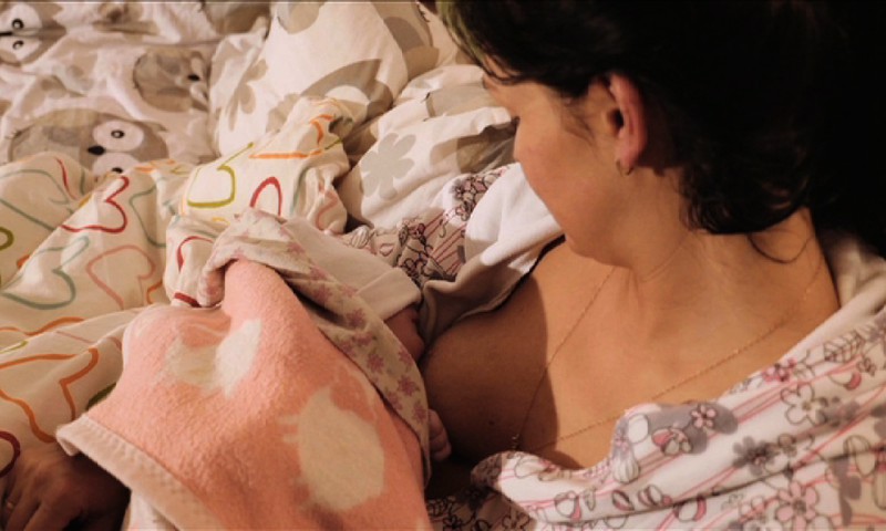 DESMIT aizkustinoši Māmiņu Kluba ONLINE dzemdību video: IEDVESMOJIES skaistākām dzemdībām