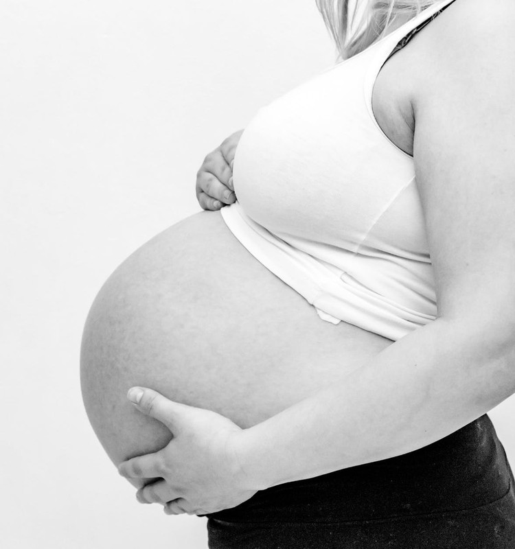 Kādu lomu grūtniecībā ieņem progesterons?