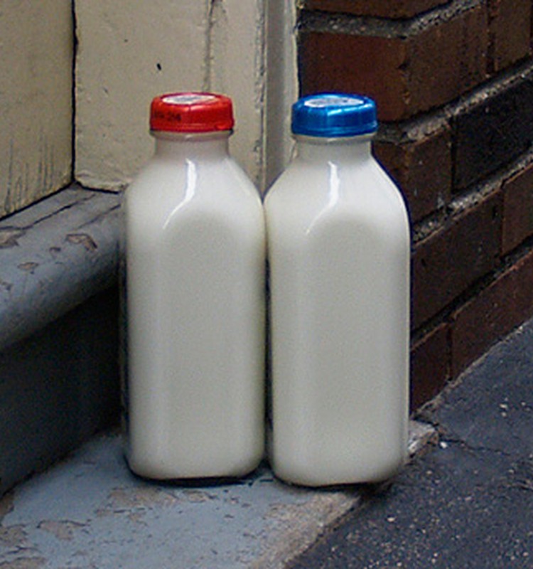 Piens svešam bērnam: vai jūs dotu krūts pienu citam bērnam?