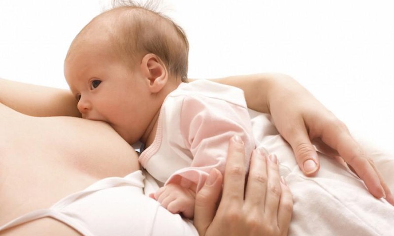 Pozitīvs dzīves sākums kopā ar jaundzimušo: Krūts ēdināšana