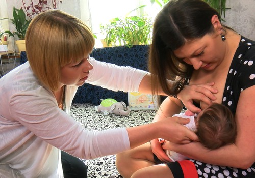 Vecmāte steidz palīgā: VIDEOatbildes par un ap jaundzimušā barošanu