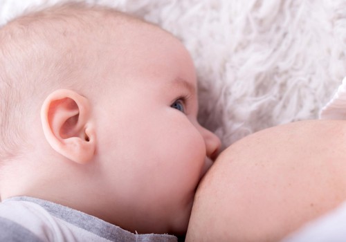Kāpēc mazulis pēkšņi atsakās no krūts zīšanas?