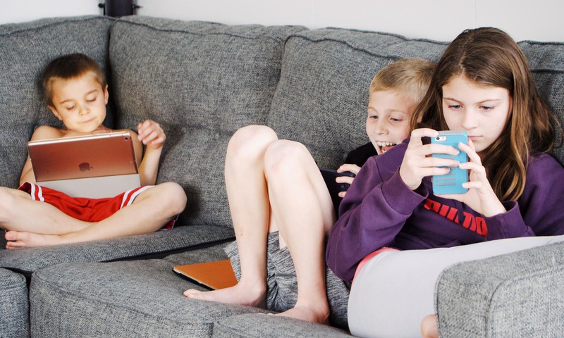 Bērns un mobilais telefons: vai un cik lielā mērā nepieciešams?
