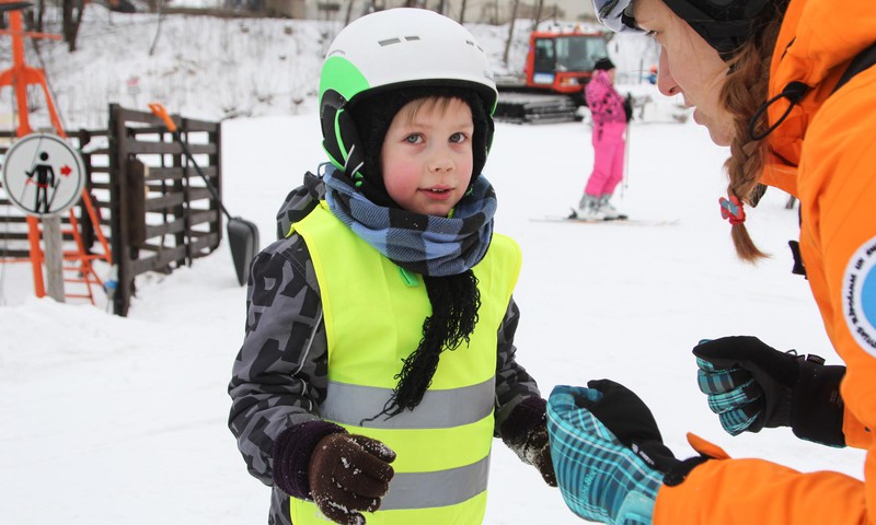 TIKAI Māmiņu Kluba biedriem: 10% atlaide slēpošanas skoliņā!