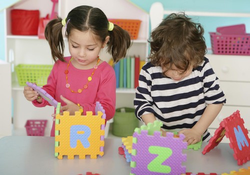 Iepērkoties skolai, daudzbērnu ģimenes aicinātas izmantot “3+ Ģimenes karti"