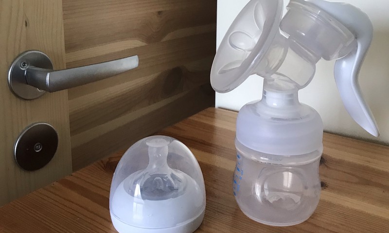 Avent krūts piena pumpītis: un bēbītis čuč saldi