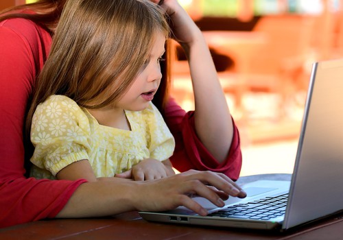 Video: ko bērni var iemācīt vecākiem par internetu?