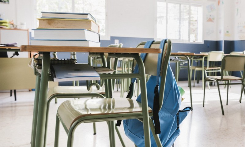 Skola klātienē un bez maskām transportā. Kādi Covid-19 ierobežojumi varētu būt rudenī?