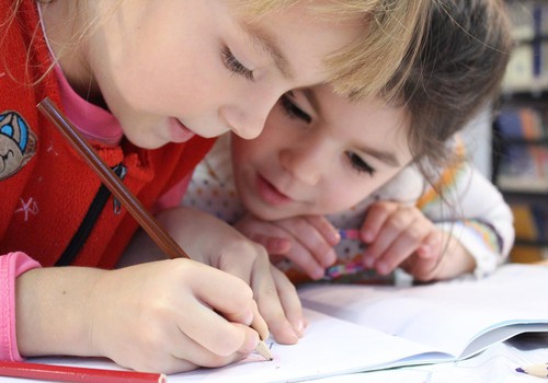 Pārtrauc jaunu pieteikumu reģistrēšanu uz reorganizētajiem Rīgas bērnudārziem