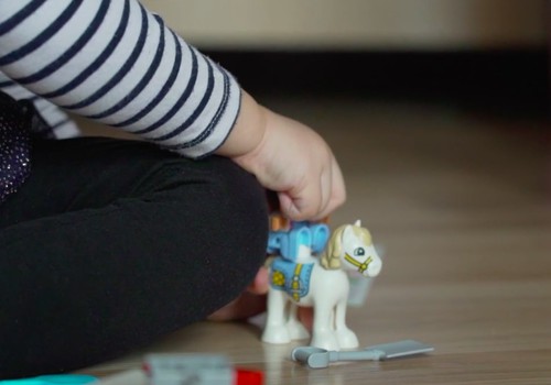 Rotaļās ar dzīvnieku figūriņām varam labāk bērnam iemācīt gādību un pareizu attieksmi pret dzīvo dabu