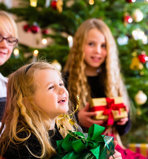 Bērnu slimnīcas ārstu padomi drošu Ziemassvētku dāvanu izvēlei