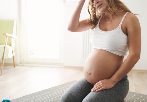 Grūtnieču vingrošana:  praktizējies mājās un vingro kustību stundā Māmiņu Klubā