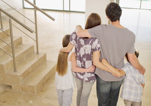 Kādi soļi jāveic, ja ģimene izvēlējusies iegādāties mājokli?