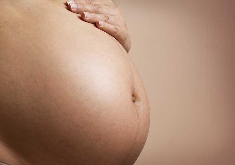 Nekliedz! Netēlo! 36% sieviešu dzemdībās ir piedzīvojušas vardarbību