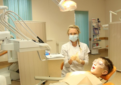 Pirmā vizīte pie zobārsta – kāda tā būs? 
