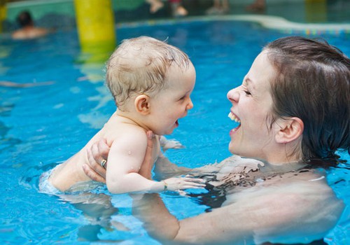 Nodarbības baseinā ne tikai norūdīs, bet arī attīstīs tavu mazuli
