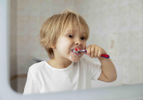 Zobu higiēna kā izaicinājums – ne tikai bērniem. Farmaceite skaidro zobu kopšanas kļūdas dažādos vecuma posmos