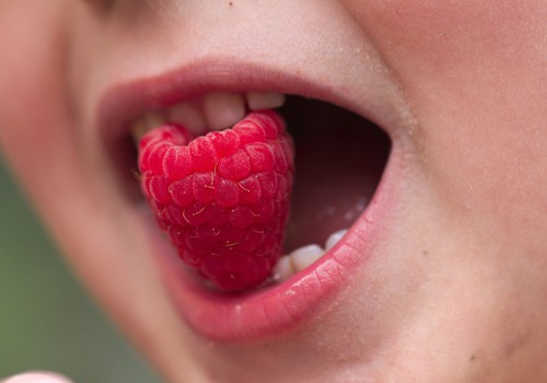 Vai ar uztura palīdzību var stiprināt bērna zobus?