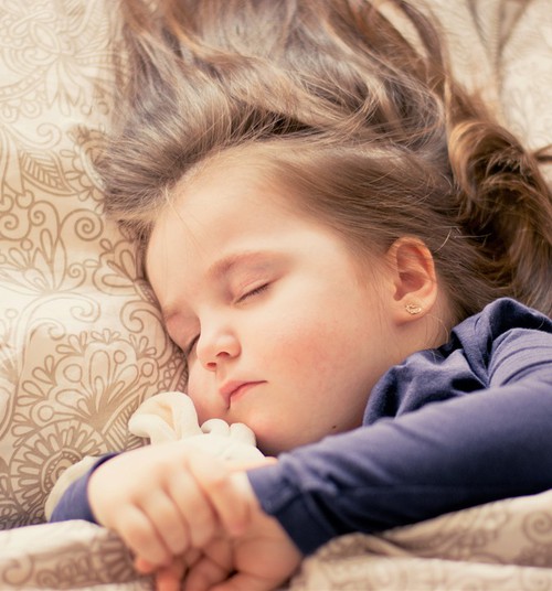 Bērns naktī slapina gultā – uzzini, kā vari savam bērnam palīdzēt!
