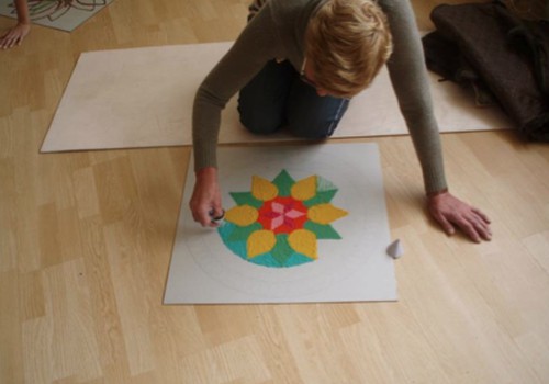 Tikai Māmiņu Klubā: krāsaino smilšu mandalu veidošanas seminārs 21.martā