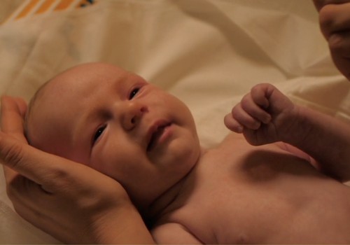 Bērniņa rīta aprūpe: Rūpes par mazuļa deguntiņu
