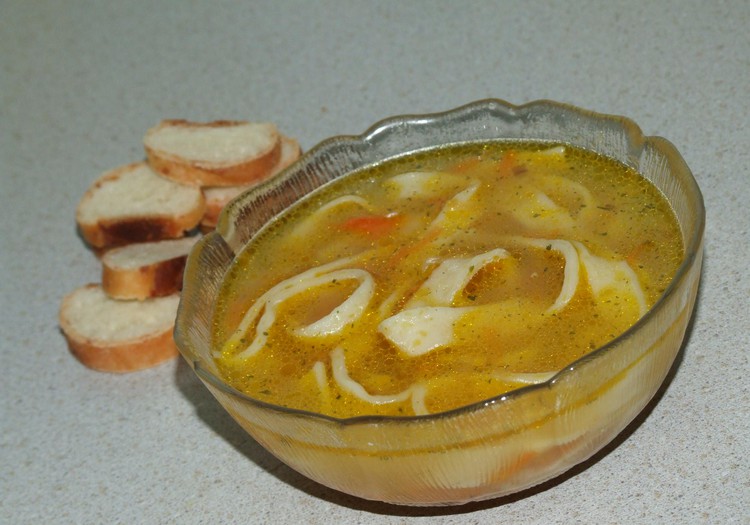 Zupa ar pašu gatavotām nūdelēm