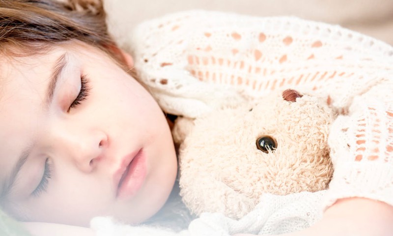 7 mīti par bērnu miegu