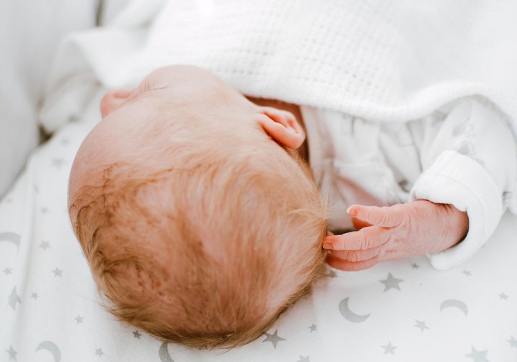 Klaudijas Hēlas tiešsaistes lekcija: Mazuļu hendlings topošajiem un jaunajiem vecākiem