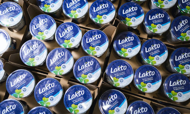 Biezpiens bifido jogurtā, graudaugi un Latvijai raksturīgie augļi – “Food Union” investē 60 tūkstošus eiro sešu jaunu “Lakto” radīšanā