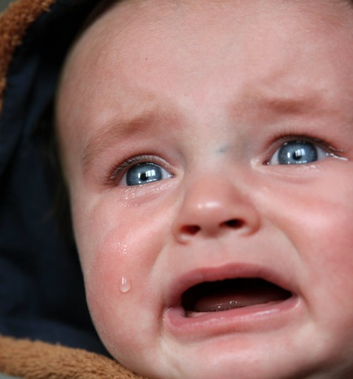 9 frāzes, ar kurām atbalstīt bērniņu, kurš raud
