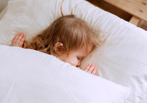 3 padomi vieglākai bērna gulēt nolikšanai