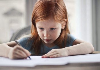 Kā uzlabot bērna rokrakstu? 10 ieteikumi
