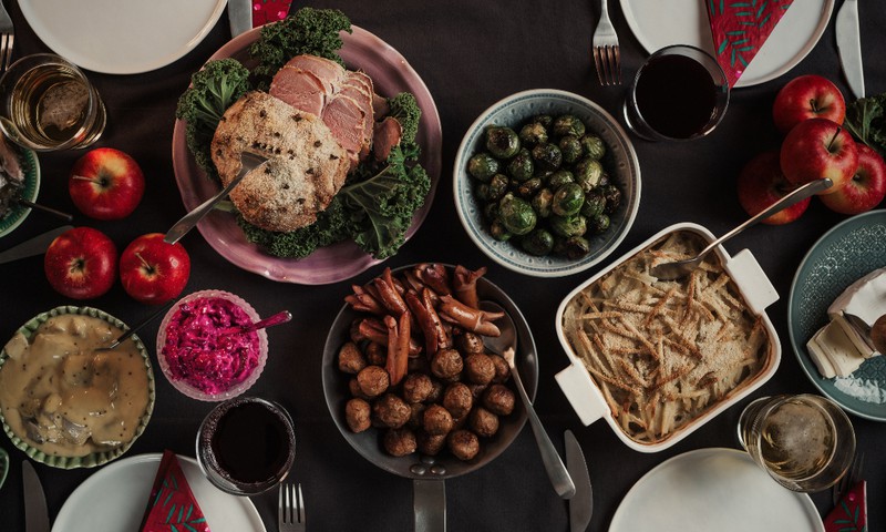 Latviešu bagātīgais svētku galds – ar ko vērtīgi tradicionālie Ziemassvētku deviņi ēdieni?