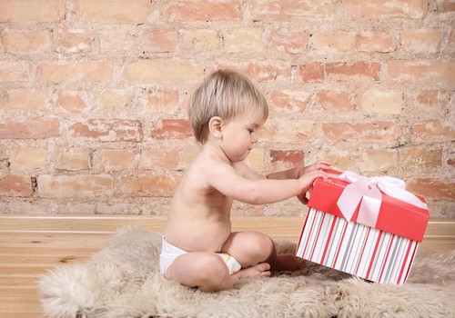 Cik dāvanu, Tavuprāt, jāpasniedz bērnam Ziemassvētkos?