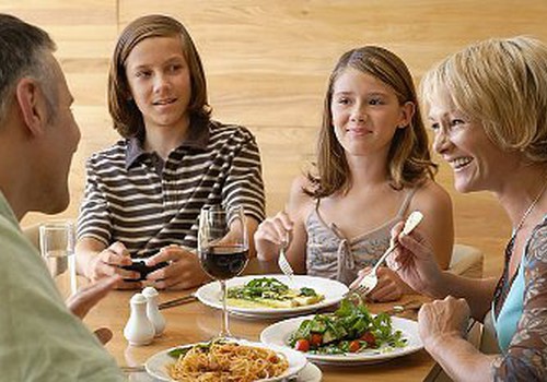Horoskopu prognoze 6.oktobrim: vēlams izbaudīt kopīgas ģimenes vakariņas