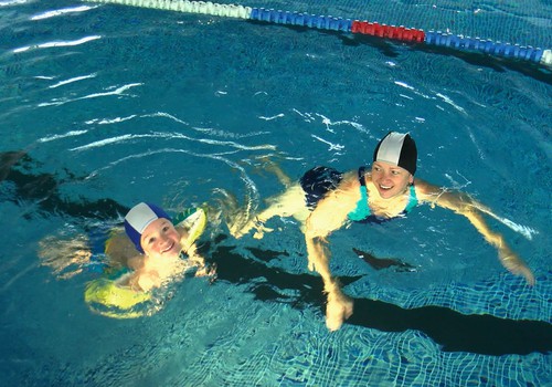 VIDEOreportāža: baseina ballīte aktīvo ģimeņu stilā Jūrmalā